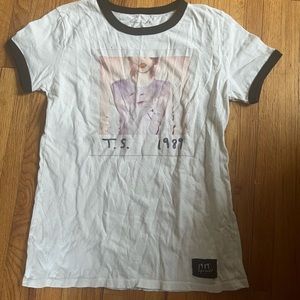 Taylor Swift 1989 tour official Polaroid shirt